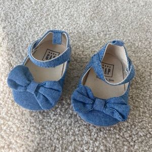 Baby gap shoes